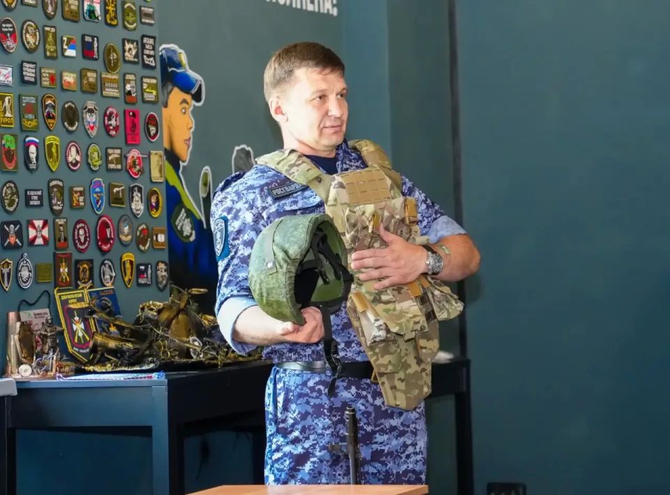 #КаникулыСРосгвардией. Росгвардейцы провели патриотическое мероприятие в Подмосковье В рамках ведомственной акции «Каникулы с Росгвардией» и празднования 10-летия со Дня образования Росгвардии, сотрудники Дмитровского отдела... #КаникулыСРосгвардией. Росгвардейцы провели патриотическое мероприятие в Подмосковье В рамках ведомственной акции «Каникулы с Росгвардией» и празднования 10-летия со Дня образования Росгвардии, сотрудники Дмитровского отдела...