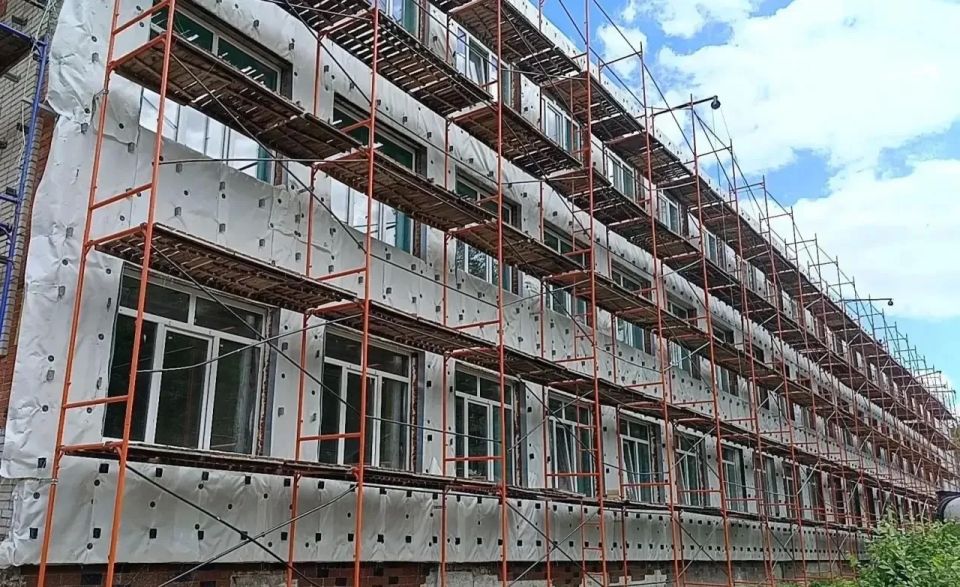 Капитальный ремонт лицея №23 в Белоозёрском выполнен на 60%