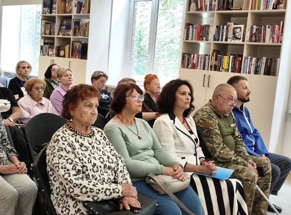 17 июня в отделе обслуживания Центральной библиотеки имени Инны Гофф состоялся литературный бенефис, посвящённый 115-летию со дня рождения Виктора Некрасова — писателя, публициста и фронтовика, чьё творчество стало важной... 17 июня в отделе обслуживания Центральной библиотеки имени Инны Гофф состоялся литературный бенефис, посвящённый 115-летию со дня рождения Виктора Некрасова — писателя, публициста и фронтовика, чьё творчество стало важной...