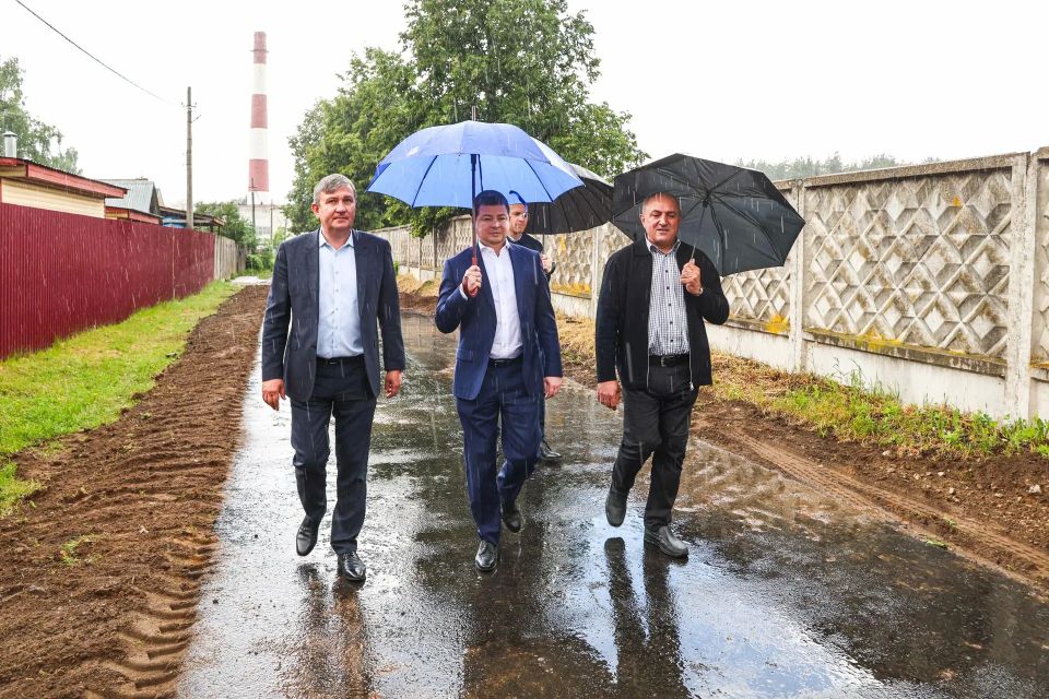 Глава Раменского округа проверил участок дороги, где завершается ремонт покрытия Глава Раменского округа проверил участок дороги, где завершается ремонт покрытия