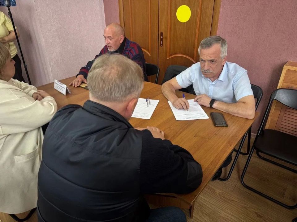 Михаил Собакин: В ходе очередной«Выездной администрации» жители села Шарапово и близлежащих населенных пунктов смогли задать волнующие вопросы сотрудникам администрации, депутатам, представителям профильных управлений и... Михаил Собакин: В ходе очередной«Выездной администрации» жители села Шарапово и близлежащих населенных пунктов смогли задать волнующие вопросы сотрудникам администрации, депутатам, представителям профильных управлений и...