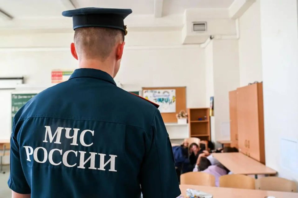 В Видновской школе №10 Ленинского округа состоялась плановая тренировочная эвакуация, направленная на отработку действий учащихся и персонала при возникновении пожара и иных чрезвычайных ситуаций