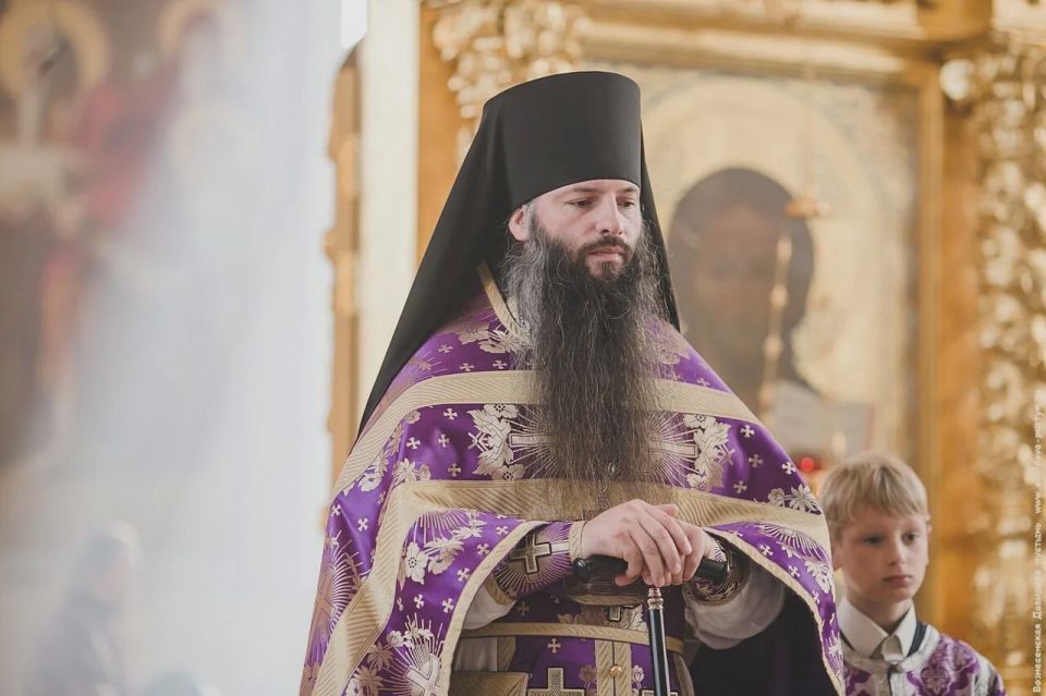 Михаил Собакин: Сегодня свой юбилей отмечает благочинный Чеховского церковного округа и монастырей Подольской епархии, настоятель монастыря Вознесенская Давидова пустынь, Почетный житель городского округа Чехов игумен Сергий...