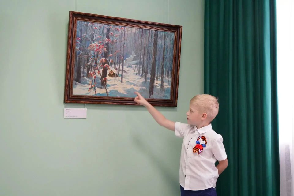 В дошкольном отделении школы №5 города Пересвет открылась постоянная галерея «Подвигу многонационального советского народа посвящается» В дошкольном отделении школы №5 города Пересвет открылась постоянная галерея «Подвигу многонационального советского народа посвящается»