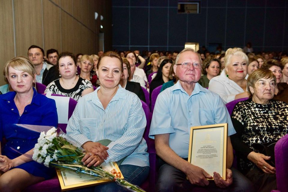 Сегодня в Академии творчества чествовали людей благороднейшей профессии Сегодня в Академии творчества чествовали людей благороднейшей профессии