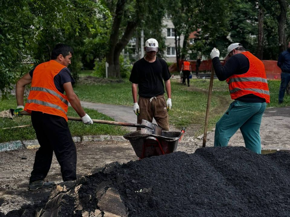 В Подольске продолжаются работы по обновлению детских игровых площадок В Подольске продолжаются работы по обновлению детских игровых площадок