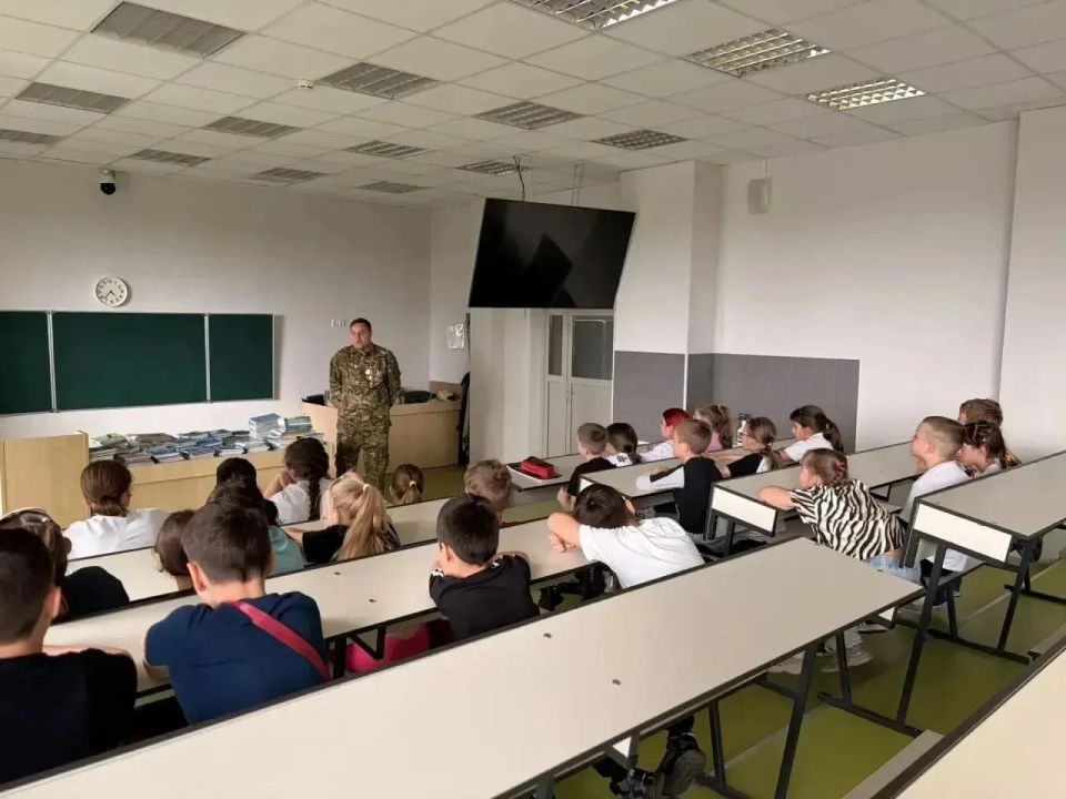Ветеран СВО провел Урок мужества для люберецких школьников Ветеран СВО провел Урок мужества для люберецких школьников