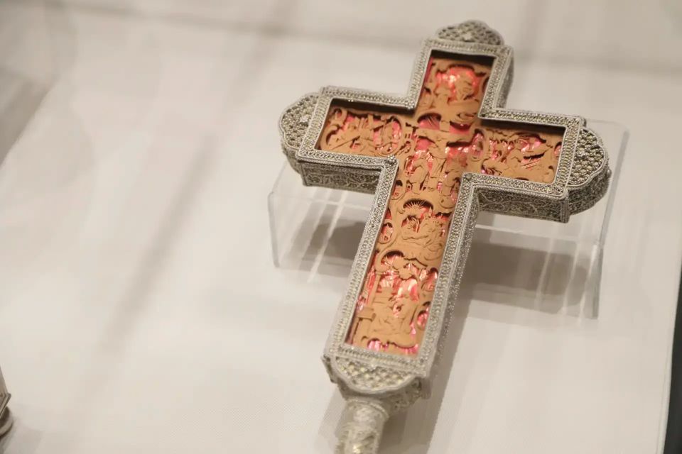 В Сергиевом Посаде в музейном комплексе «Ризница Троице-Сергиевой Лавры» открылась выставка «Крестъ — красота церковная» В Сергиевом Посаде в музейном комплексе «Ризница Троице-Сергиевой Лавры» открылась выставка «Крестъ — красота церковная»
