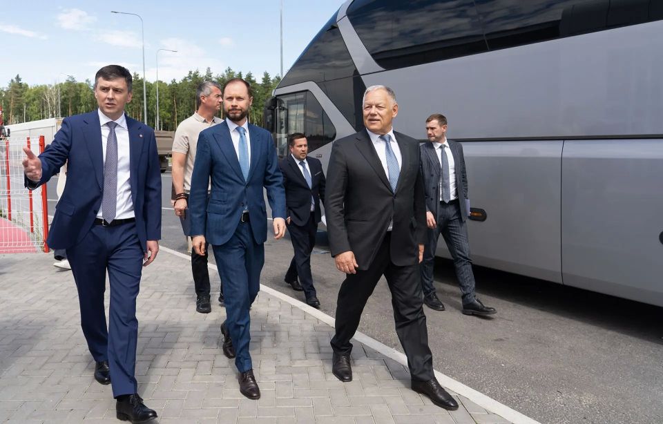 Глава Автодора Вячеслав Петушенко и врио губернатора Тверской области Виталий Королев обсудили развитие дорожной инфраструктуры региона Глава Автодора Вячеслав Петушенко и врио губернатора Тверской области Виталий Королев обсудили развитие дорожной инфраструктуры региона