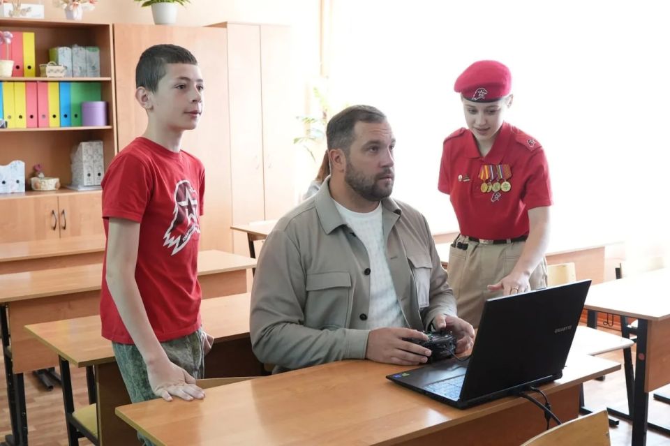 Михаил Собакин: Посетил пришкольный лагерь «Солнышко», который функционирует на базе Лицея № 4 в деревне Манушкино Михаил Собакин: Посетил пришкольный лагерь «Солнышко», который функционирует на базе Лицея № 4 в деревне Манушкино