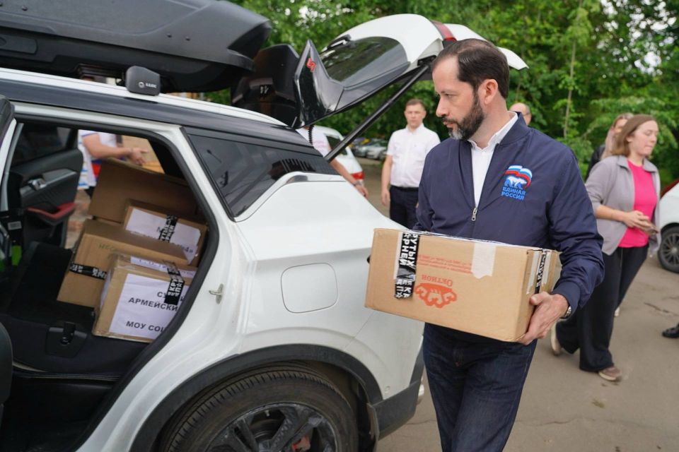 Из Волонтёрского центра на улице Ульяновых передали очередную партию гуманитарной помощи Из Волонтёрского центра на улице Ульяновых передали очередную партию гуманитарной помощи