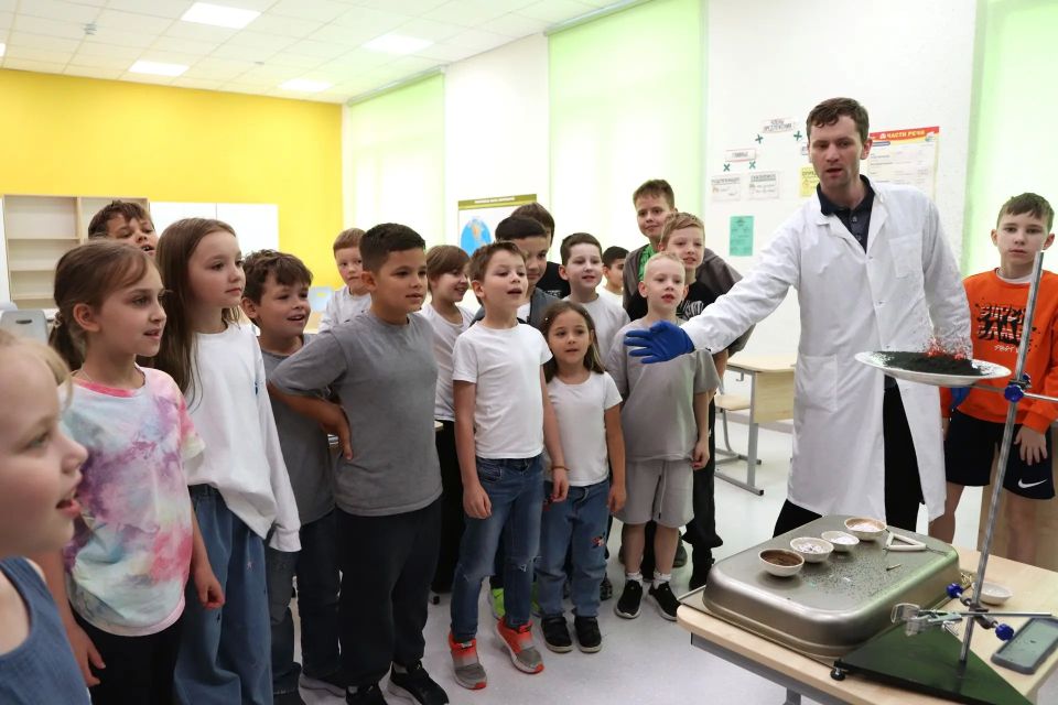 Интеллектуальный отдых: школьники проводят лето, погружаясь в знания Интеллектуальный отдых: школьники проводят лето, погружаясь в знания