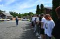 Участники летнего лагеря труда и отдыха от Центра по профориентации и трудоустройству молодежи провели традиционную акцию по уборке памятных мест