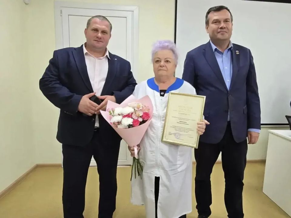 Александр Гречищев: Накануне Дня медицинского работника приехал в Озерскую поликлинику, чтобы лично поздравить сотрудников с их профессиональным праздником Александр Гречищев: Накануне Дня медицинского работника приехал в Озерскую поликлинику, чтобы лично поздравить сотрудников с их профессиональным праздником