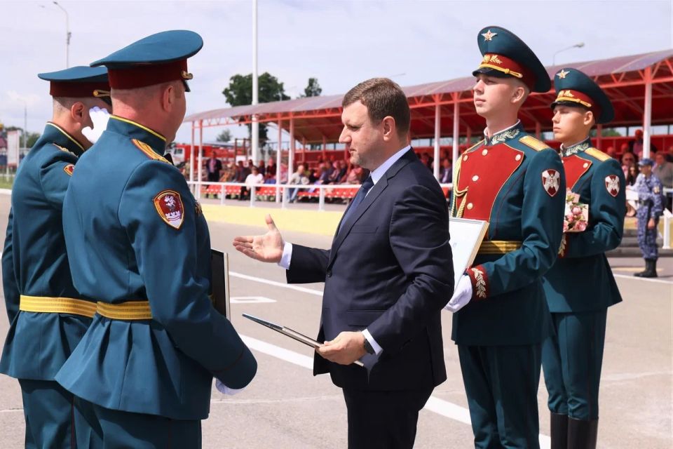Принял участие в торжественном мероприятии, посвященном 102-й годовщине со дня образования Дивизии имени Ф. Э. Дзержинского. Вместе с председателем Московской областной Думы Игорем Юрьевичем Брынцаловым и главой городского... Принял участие в торжественном мероприятии, посвященном 102-й годовщине со дня образования Дивизии имени Ф. Э. Дзержинского. Вместе с председателем Московской областной Думы Игорем Юрьевичем Брынцаловым и главой городского...