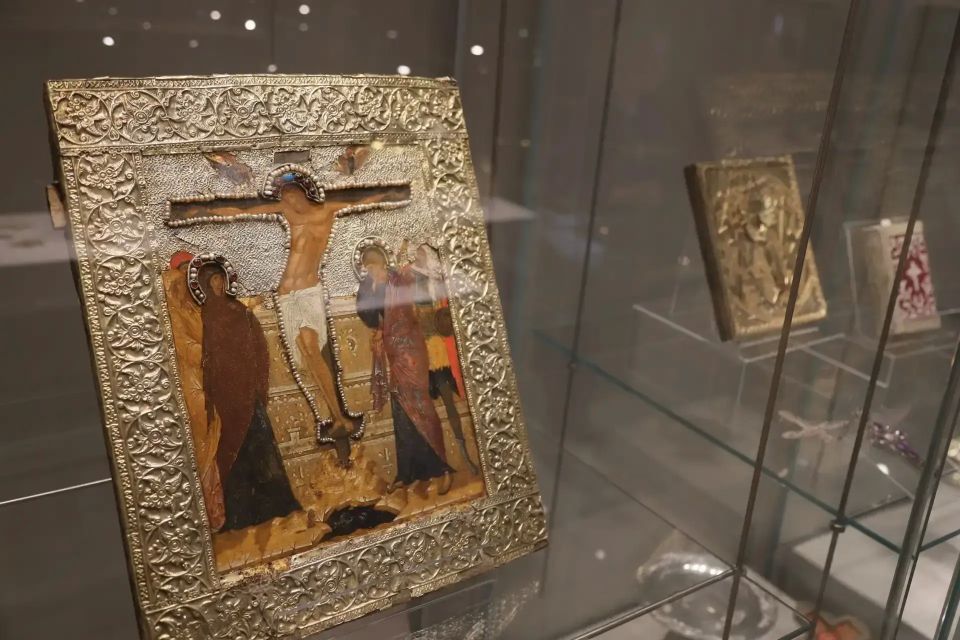 В Сергиевом Посаде в музейном комплексе «Ризница Троице-Сергиевой Лавры» открылась выставка «Крестъ — красота церковная» В Сергиевом Посаде в музейном комплексе «Ризница Троице-Сергиевой Лавры» открылась выставка «Крестъ — красота церковная»