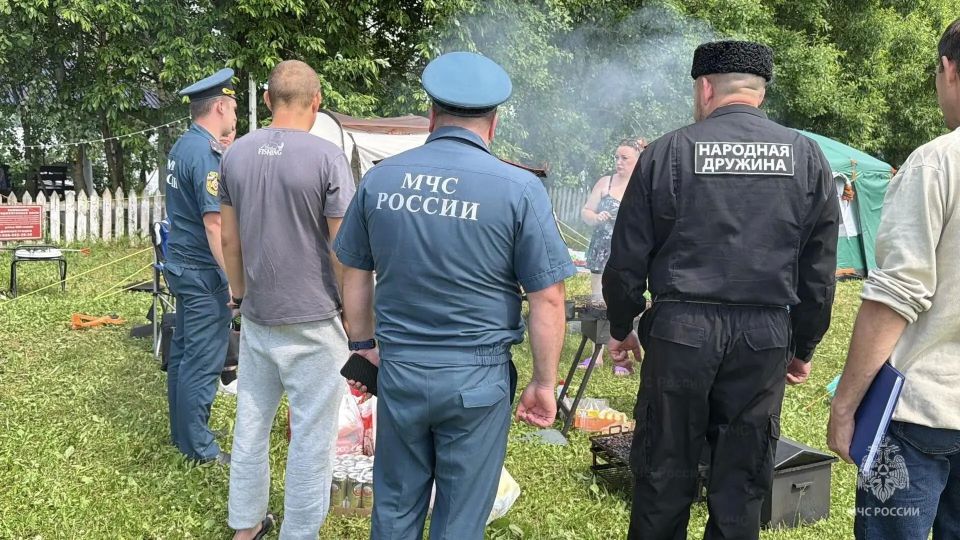 В Рузском округе сотрудники МЧС России контролируют обстановку на водоемах и в прибрежной зоне В Рузском округе сотрудники МЧС России контролируют обстановку на водоемах и в прибрежной зоне