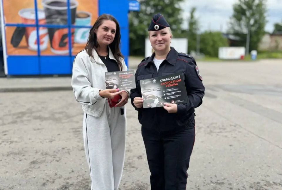 На автозаправочных станциях Московской области проходят профилактические беседы с водителями в рамках областного социального раунда «Некуда спешить» На автозаправочных станциях Московской области проходят профилактические беседы с водителями в рамках областного социального раунда «Некуда спешить»