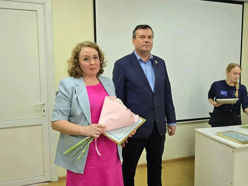 Александр Гречищев: Накануне Дня медицинского работника приехал в Озерскую поликлинику, чтобы лично поздравить сотрудников с их профессиональным праздником Александр Гречищев: Накануне Дня медицинского работника приехал в Озерскую поликлинику, чтобы лично поздравить сотрудников с их профессиональным праздником