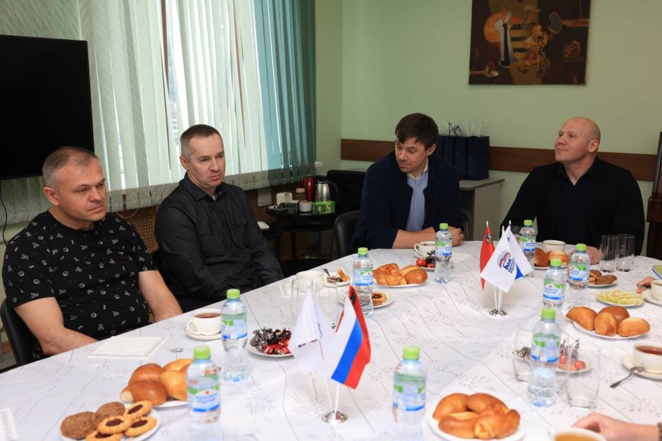 В Королёве провели встречу с врачами, командированными в военные госпитали В Королёве провели встречу с врачами, командированными в военные госпитали