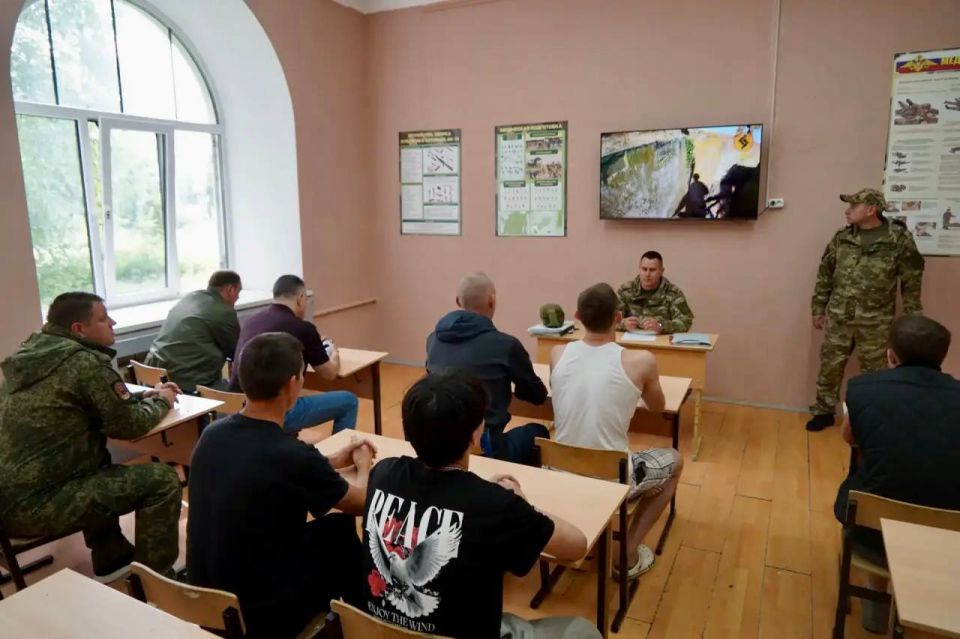 В Подольске организована работа по привлечению и обучению граждан, желающих заключить контракт с 123-й отдельной гвардейской мотострелковой бригадой «Самарканд» Министерства обороны РФ В Подольске организована работа по привлечению и обучению граждан, желающих заключить контракт с 123-й отдельной гвардейской мотострелковой бригадой «Самарканд» Министерства обороны РФ