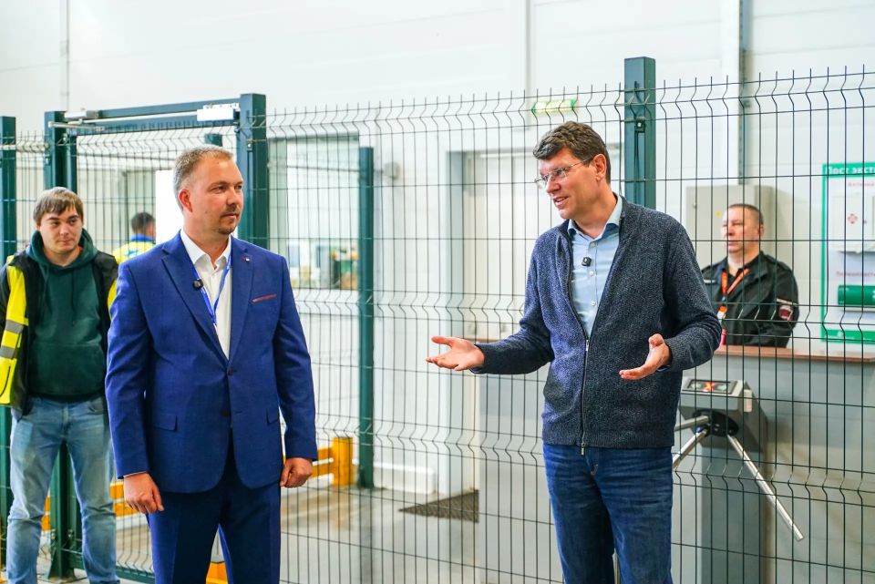 Депутат Госдумы Денис Кравченко встретился с коллективом логистического предприятия в Химках