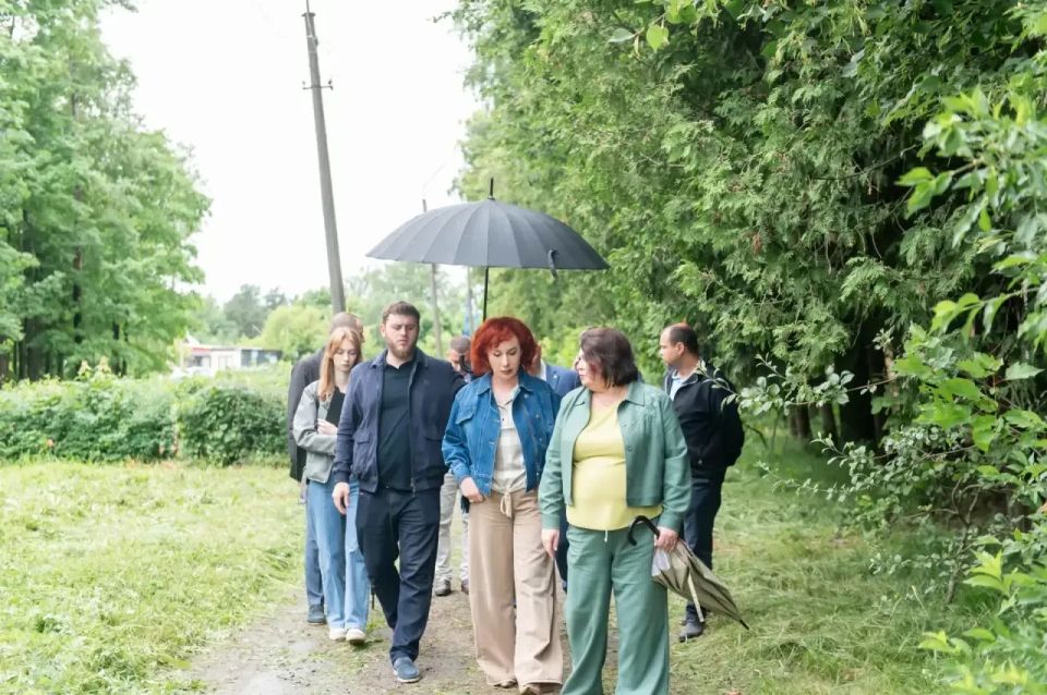 Татьяна Витушева: Третьей точкой рабочего выезд в Снегири стал осмотр сквера недалеко от железнодорожной станции Татьяна Витушева: Третьей точкой рабочего выезд в Снегири стал осмотр сквера недалеко от железнодорожной станции