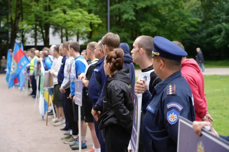 В Ленинском городском округе на базе парка «Апаринки» состоялись соревнования по легкоатлетическому кроссу для сотрудников ГКУ МО «Мособлпожспас» В Ленинском городском округе на базе парка «Апаринки» состоялись соревнования по легкоатлетическому кроссу для сотрудников ГКУ МО «Мособлпожспас»