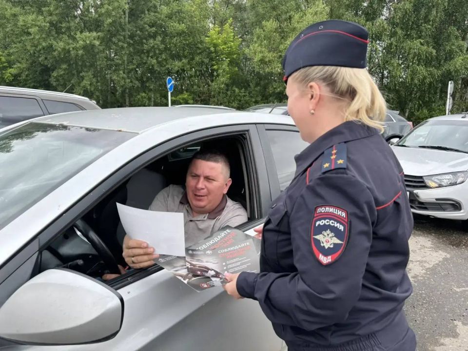 На автозаправочных станциях Московской области проходят профилактические беседы с водителями в рамках областного социального раунда «Некуда спешить» На автозаправочных станциях Московской области проходят профилактические беседы с водителями в рамках областного социального раунда «Некуда спешить»