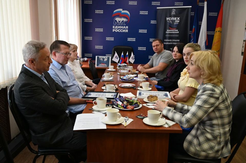 Партийцы чествовали серпуховских медиков Партийцы чествовали серпуховских медиков