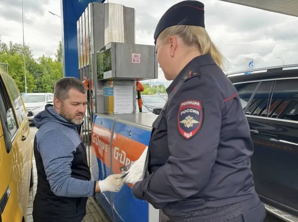 На автозаправочных станциях Московской области проходят профилактические беседы с водителями в рамках областного социального раунда «Некуда спешить» На автозаправочных станциях Московской области проходят профилактические беседы с водителями в рамках областного социального раунда «Некуда спешить»