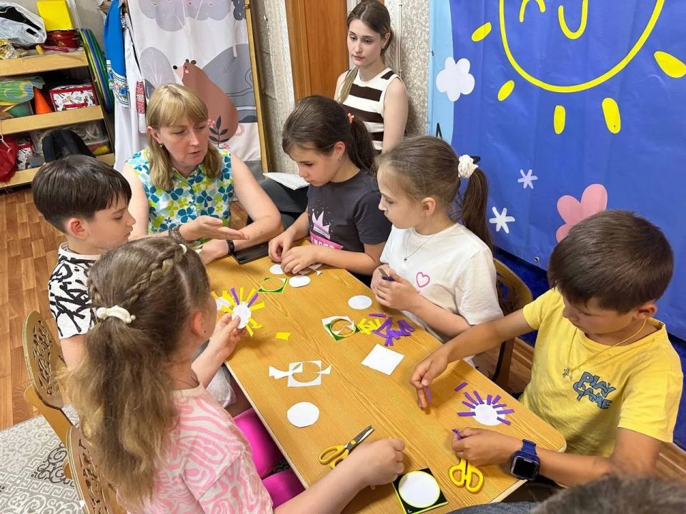 Мастер-класс по изготовлению световозвращателей провели в школьном лагере дневного пребывания Мастер-класс по изготовлению световозвращателей провели в школьном лагере дневного пребывания