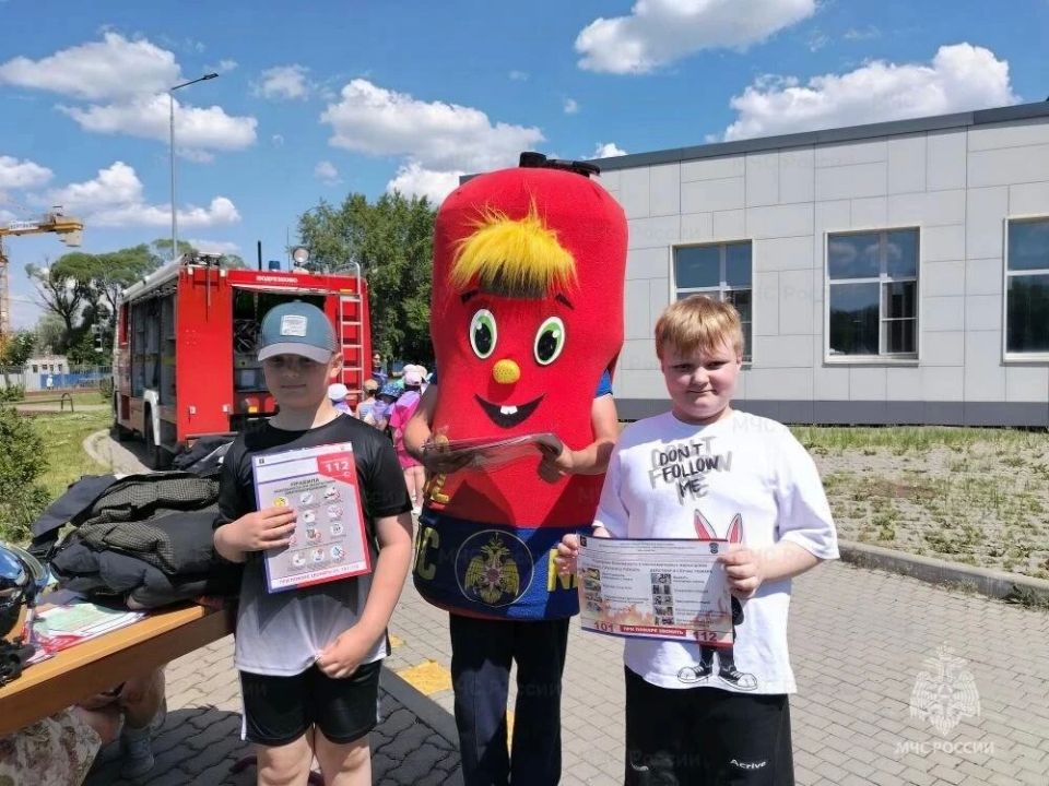В Химках прошел открытый урок по пожарной безопасности в детском оздоровительном лагере В Химках прошел открытый урок по пожарной безопасности в детском оздоровительном лагере