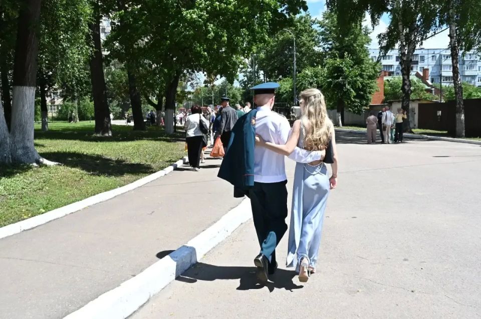 В филиале Военной академии РВСН имени Петра Великого состоялся 60-й выпуск офицеров и 11-й выпуск прапорщиков В филиале Военной академии РВСН имени Петра Великого состоялся 60-й выпуск офицеров и 11-й выпуск прапорщиков