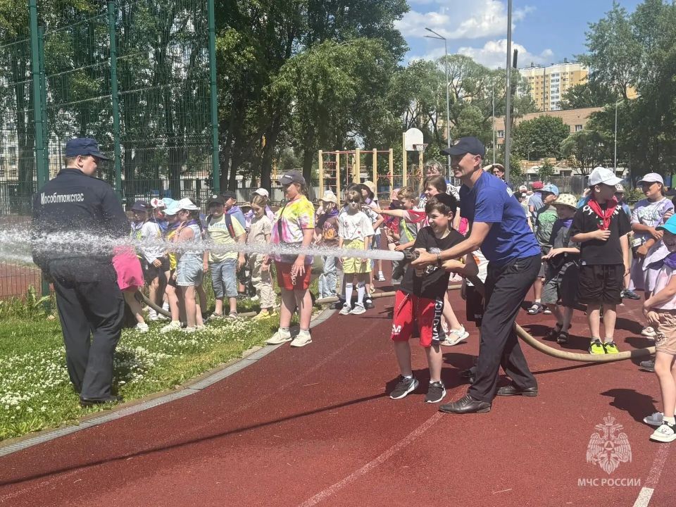 В Химках прошел открытый урок по пожарной безопасности в детском оздоровительном лагере В Химках прошел открытый урок по пожарной безопасности в детском оздоровительном лагере