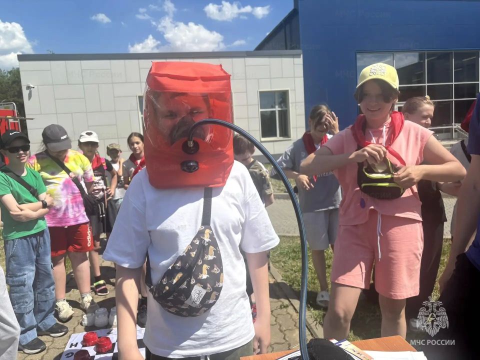 В Химках прошел открытый урок по пожарной безопасности в детском оздоровительном лагере В Химках прошел открытый урок по пожарной безопасности в детском оздоровительном лагере