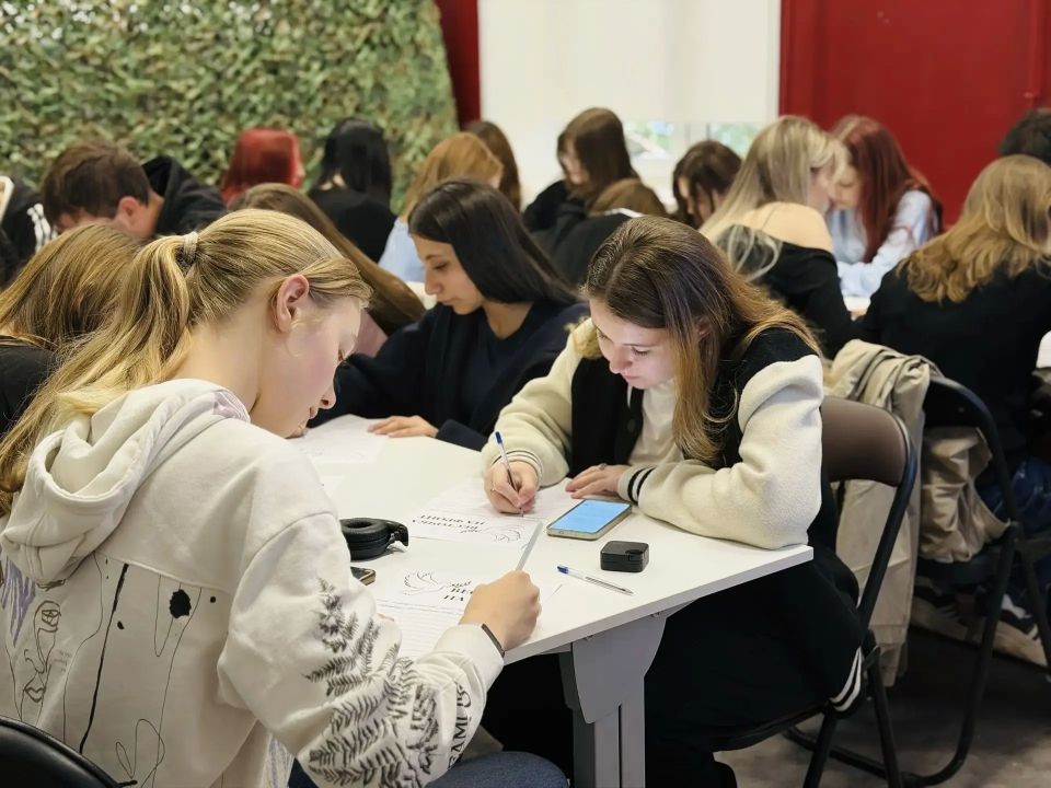 Тепло родного дома: химчане написали письма благодарности бойцам СВО Тепло родного дома: химчане написали письма благодарности бойцам СВО