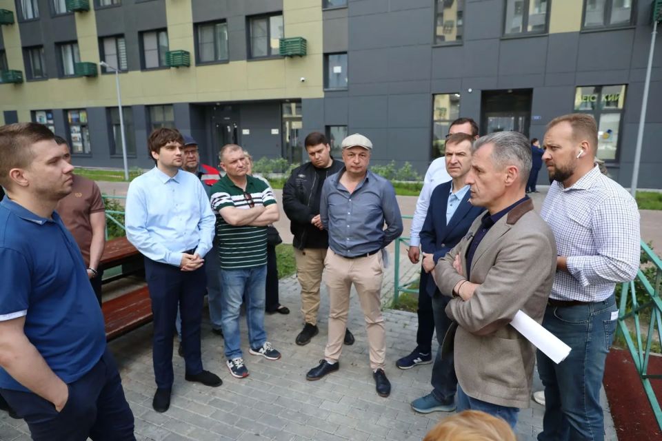 Провёл выездную встречу с жителями ЖК Бригантина по вопросу ГВС в доме 44/1 на ул. Парковая Провёл выездную встречу с жителями ЖК Бригантина по вопросу ГВС в доме 44/1 на ул. Парковая