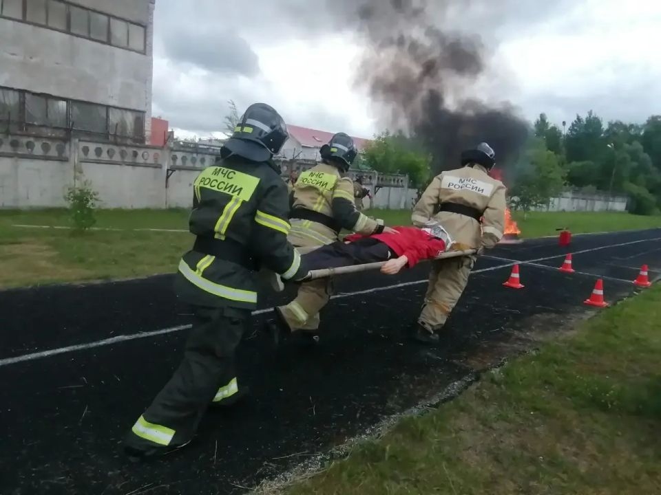 Практика мастерства. На базе Специальной пожарно-спасательной части №121 Специального управления ФПС №88 МЧС России состоялись соревнования среди добровольных пожарных дружин Практика мастерства. На базе Специальной пожарно-спасательной части №121 Специального управления ФПС №88 МЧС России состоялись соревнования среди добровольных пожарных дружин