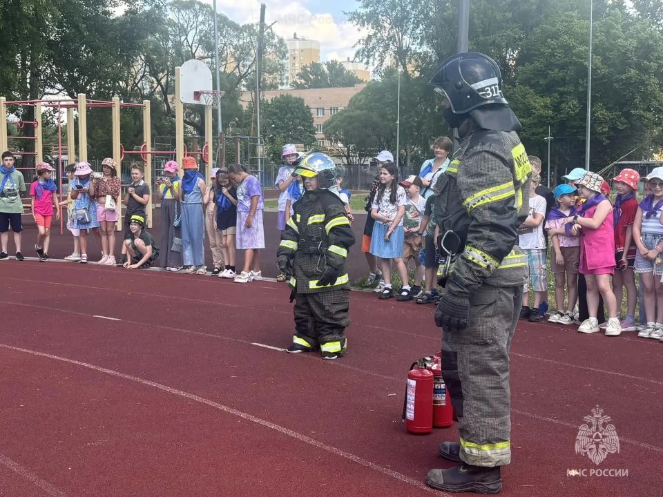 В Химках прошел открытый урок по пожарной безопасности в детском оздоровительном лагере В Химках прошел открытый урок по пожарной безопасности в детском оздоровительном лагере