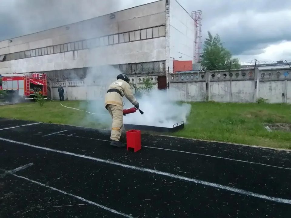 Практика мастерства. На базе Специальной пожарно-спасательной части №121 Специального управления ФПС №88 МЧС России состоялись соревнования среди добровольных пожарных дружин Практика мастерства. На базе Специальной пожарно-спасательной части №121 Специального управления ФПС №88 МЧС России состоялись соревнования среди добровольных пожарных дружин