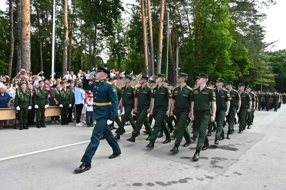 В филиале Военной академии РВСН имени Петра Великого состоялся 60-й выпуск офицеров и 11-й выпуск прапорщиков В филиале Военной академии РВСН имени Петра Великого состоялся 60-й выпуск офицеров и 11-й выпуск прапорщиков