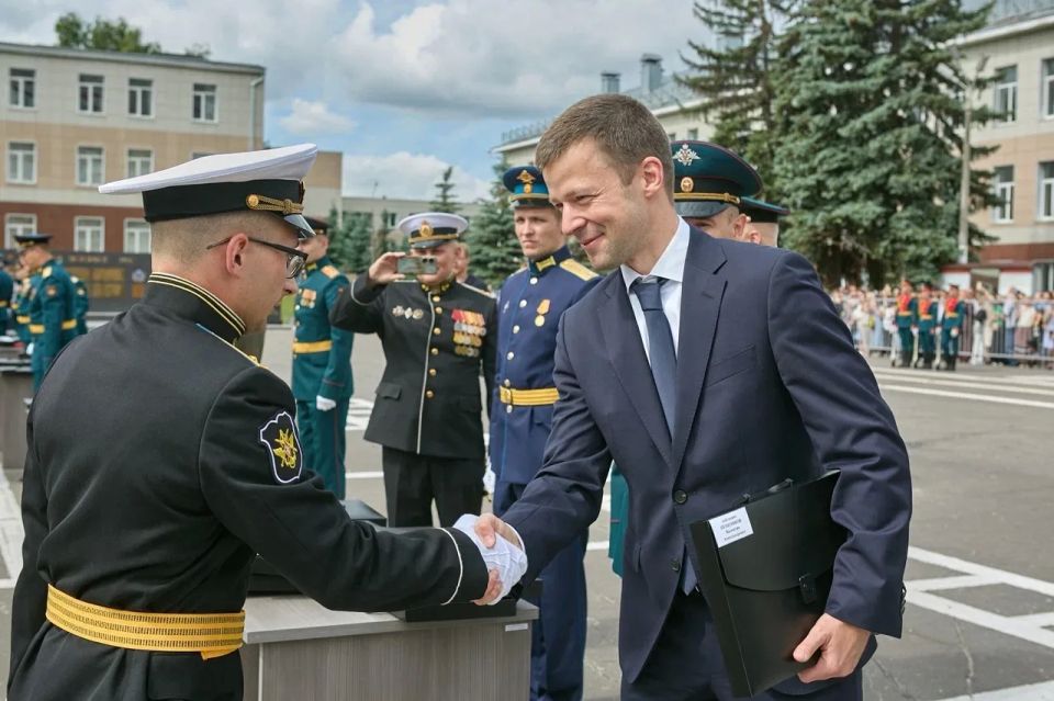 Сергей Юров: Традиционно принял участие в торжественной церемонии выпуска офицеров Военной академии Ракетных войск стратегического назначения имени Петра Великого Сергей Юров: Традиционно принял участие в торжественной церемонии выпуска офицеров Военной академии Ракетных войск стратегического назначения имени Петра Великого