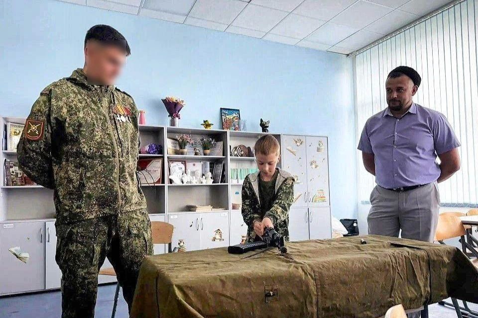 Диалог поколений: Юные мытищинцы встретились с участником СВО Диалог поколений: Юные мытищинцы встретились с участником СВО