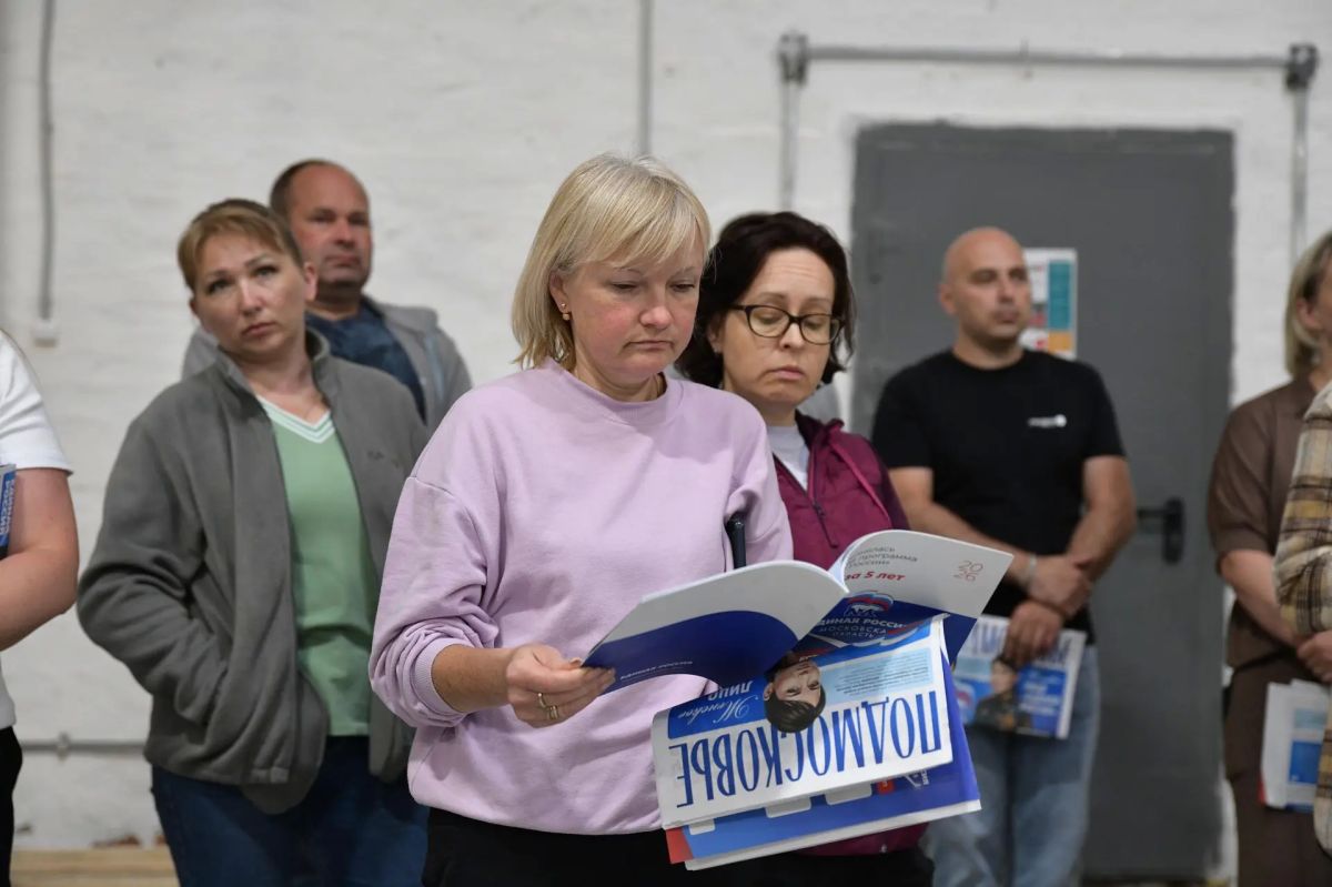На Дмитровском мебельном комбинате обсудили предложения по развитию округа На Дмитровском мебельном комбинате обсудили предложения по развитию округа