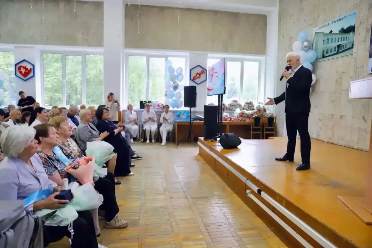 Константин Михальков: Уважаемые врачи, медицинские сёстры, фельдшеры, санитары и все сотрудники медицинских учреждений Солнечногорска! Константин Михальков: Уважаемые врачи, медицинские сёстры, фельдшеры, санитары и все сотрудники медицинских учреждений Солнечногорска!