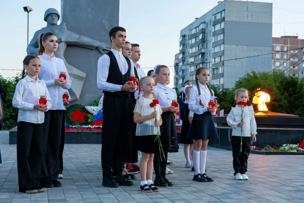 Руслан Заголовацкий: Сегодня по всему нашему округу при поддержке Единой России прошла акция «Свеча памяти» Руслан Заголовацкий: Сегодня по всему нашему округу при поддержке Единой России прошла акция «Свеча памяти»