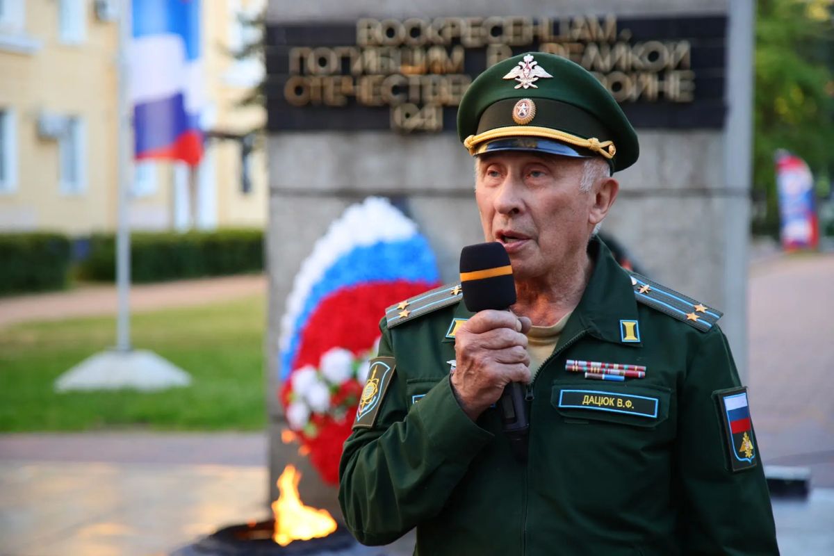 Алексей Малкин: В преддверии Дня памяти и скорби воскресенцы зажгли свечи у мемориала «Вечный огонь», чтобы почтить память миллионов людей, чьи жизни унесла война, и сказать «спасибо» тем, кто выстоял, выжил и победил Алексей Малкин: В преддверии Дня памяти и скорби воскресенцы зажгли свечи у мемориала «Вечный огонь», чтобы почтить память миллионов людей, чьи жизни унесла война, и сказать «спасибо» тем, кто выстоял, выжил и победил