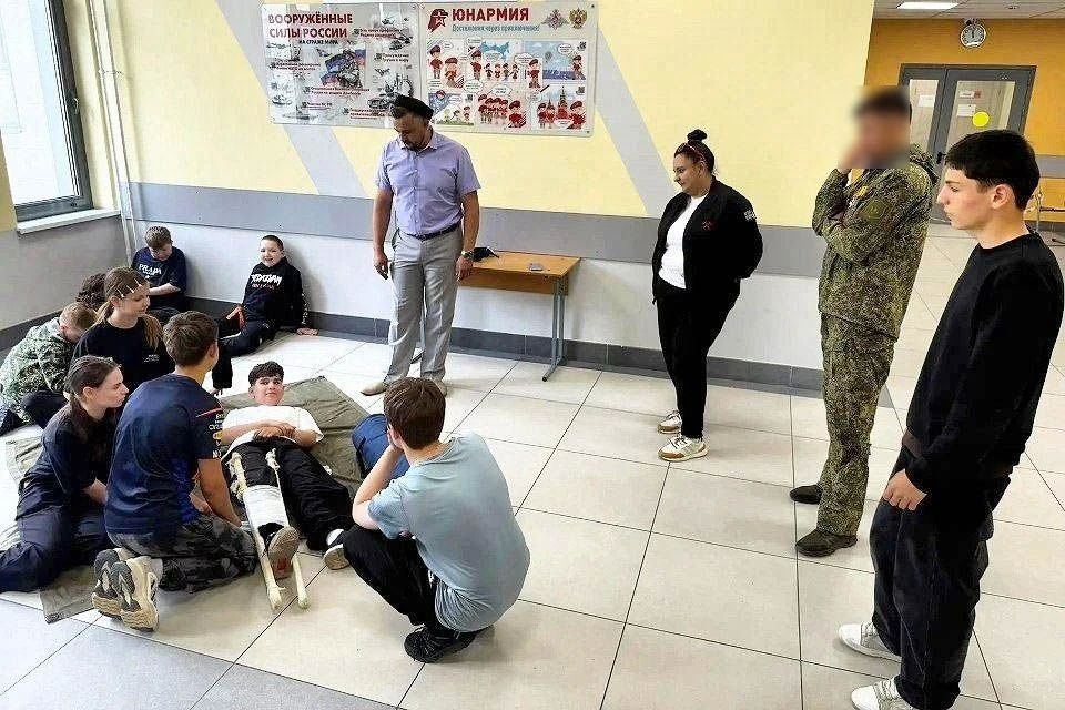 Диалог поколений: Юные мытищинцы встретились с участником СВО Диалог поколений: Юные мытищинцы встретились с участником СВО
