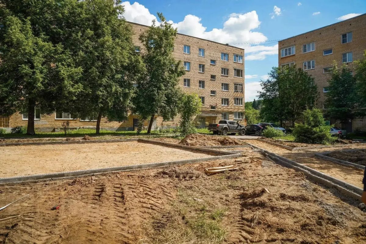 В Сергиево-Посадском округе в п. Новый приступили к благоустройству территории возле домов №13, 14, 16